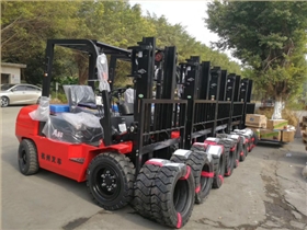 內燃叉車