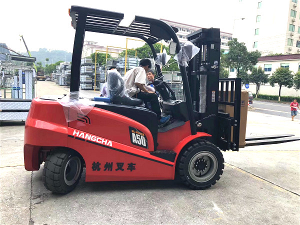 電動(dòng)叉車比內(nèi)燃叉車好在哪里？